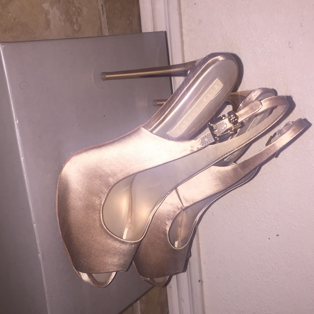 BCBGMAXAZRIA Nude Peep Toe Pumps Size 7